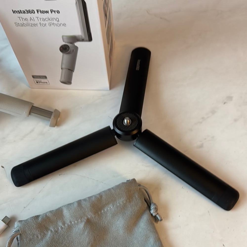 Flow Pro White Camera Stabilizer - Picture 6 of 13